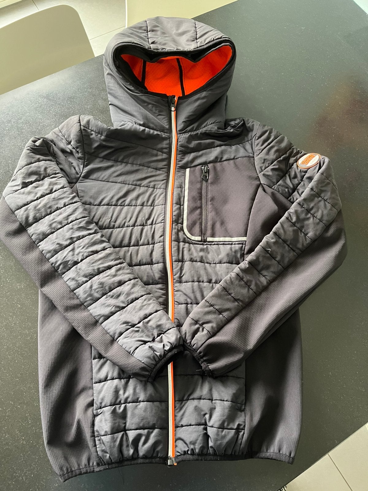 Superdry zwarte tussenseizoen jas. Maat XS. Zeer goede staat, Ophalen of Verzenden, Gedragen, Maat 46 (S) of kleiner, Zwart