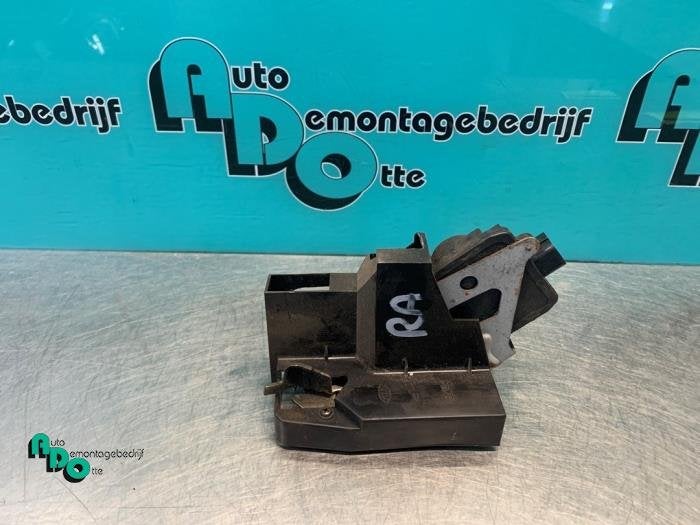 Deurslot Mechaniek 4Deurs rechts-achter van een Kia Rio (Rio, -, -, Ophalen of Verzenden, -