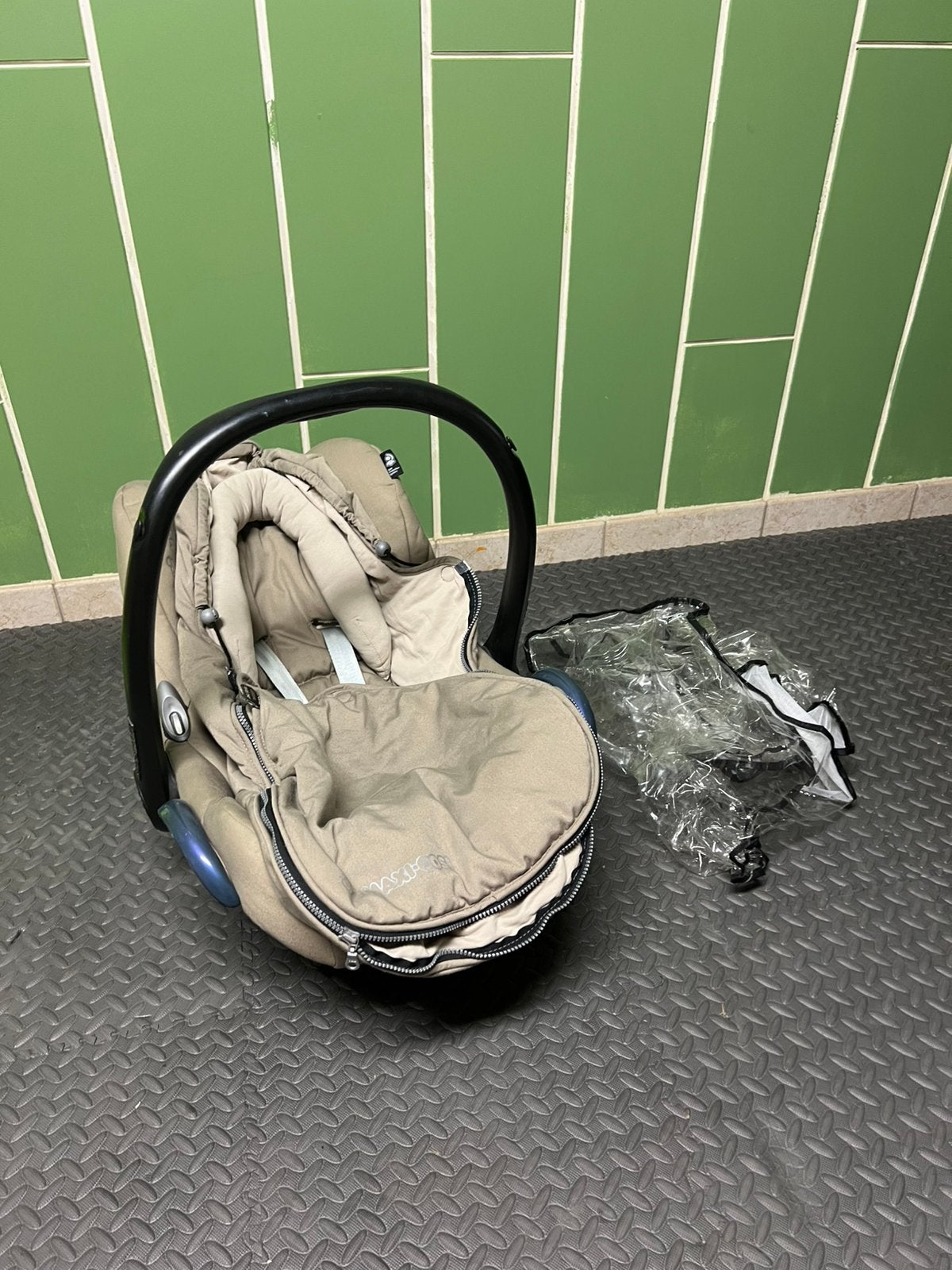 Maxi cosi + bijvordende voetenzak + regenhoes, Kinderen en Baby's, Ophalen, Zo goed als nieuw