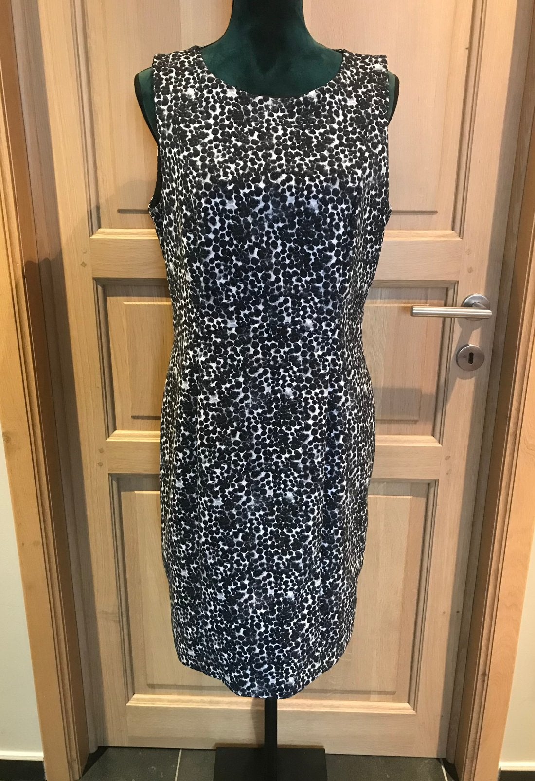 Jurk maat 44, Ophalen of Verzenden, Zo goed als nieuw, Maat 46/48 (XL) of groter, Zwart