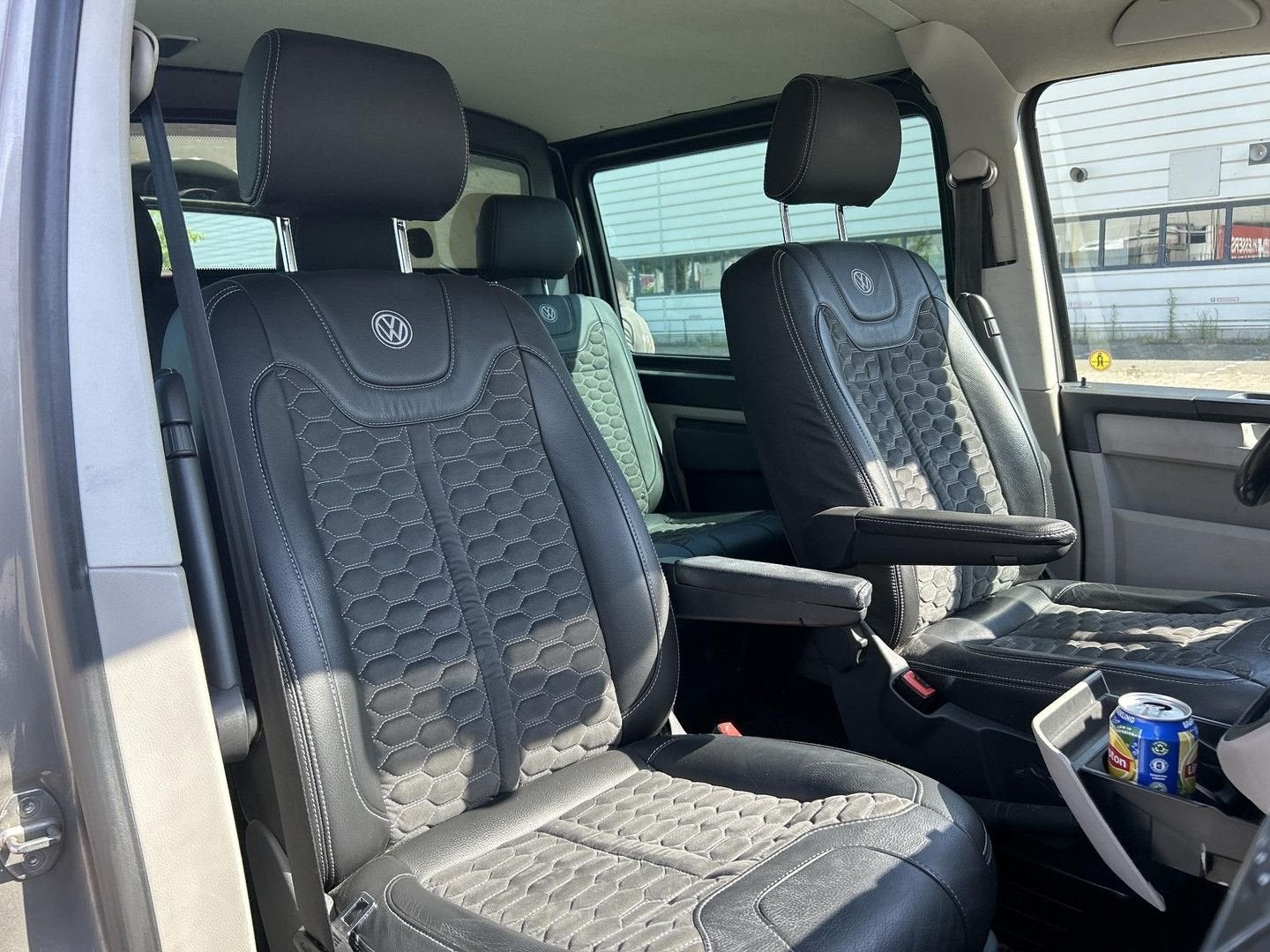 Volkswagen Transporter 2.0 TDI L2H1 Dubbel Cabine Highline |, Auto's, Bestelwagens en Lichte vracht, Automaat, Parkeersensor, Beige