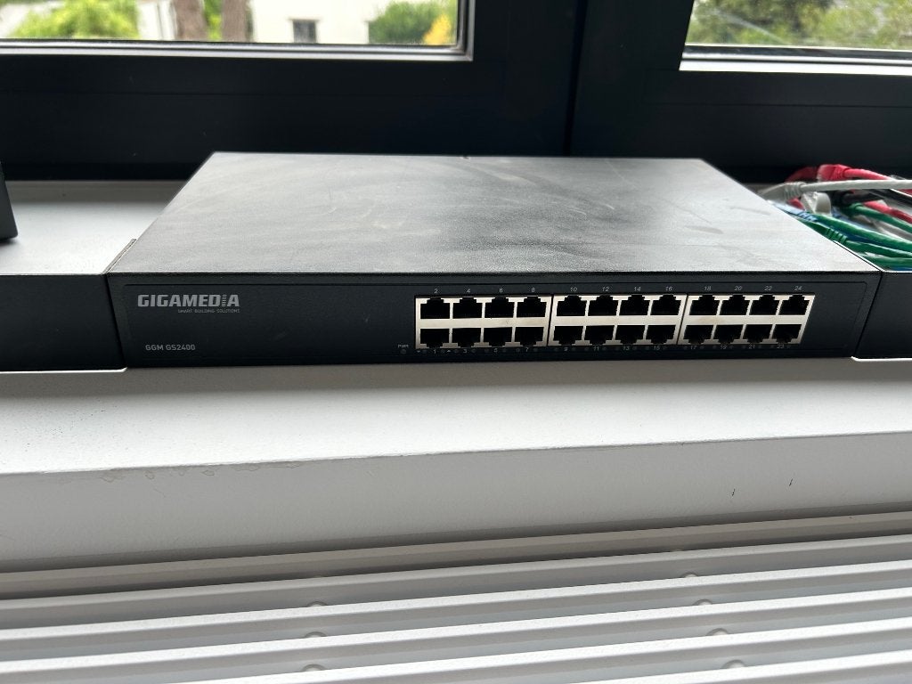 Gigamedia 24 ports switch, Ophalen, Zo goed als nieuw