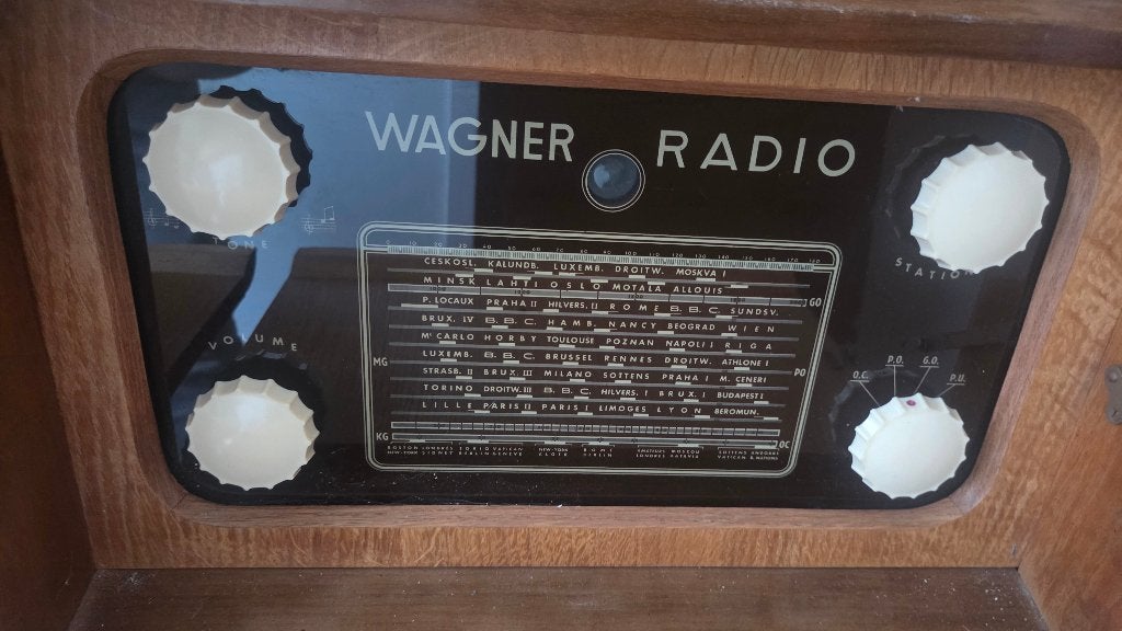 Vintage radiokast, Ophalen
