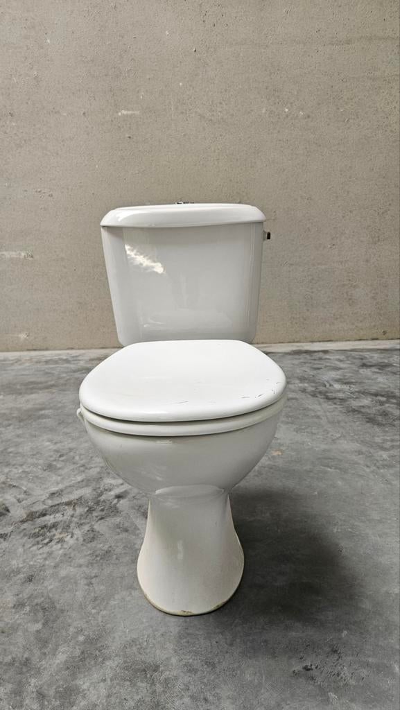 3 toiletten, Ophalen