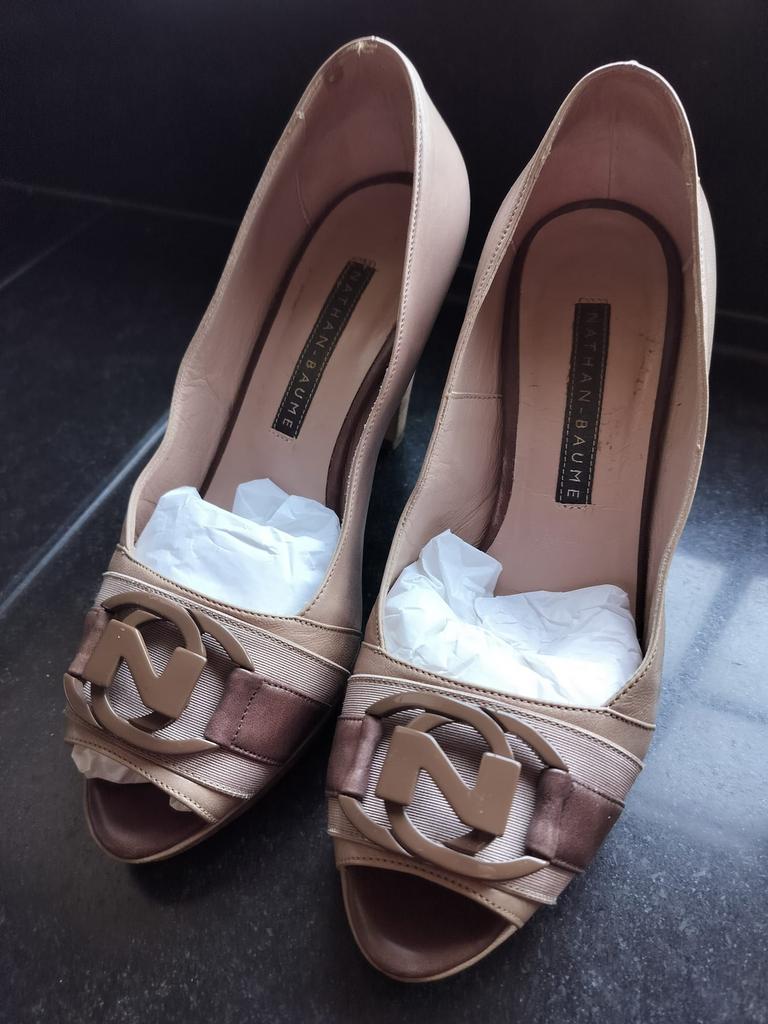 Nathan Baume hakken, Ophalen, Beige, Zo goed als nieuw, Schoenen met hoge hakken