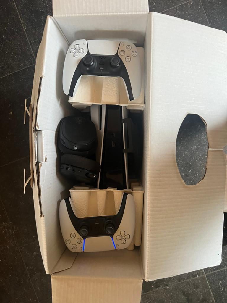 GRATIS KOPTELEFOON  bij PlayStation 5 + 2 consoles, Ophalen, Zo goed als nieuw, Playstation 5