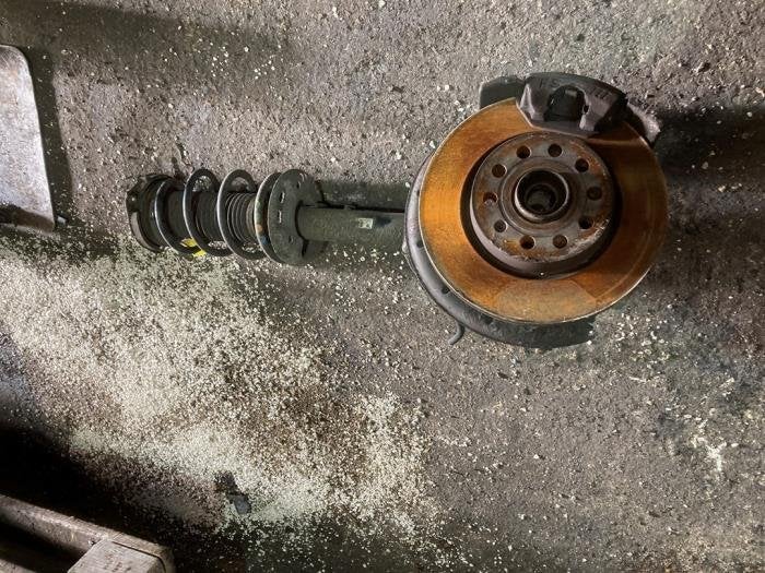 Schokdemperpoot rechts-voor van een Volkswagen Golf, Gebruikt, -, Volkswagen, -