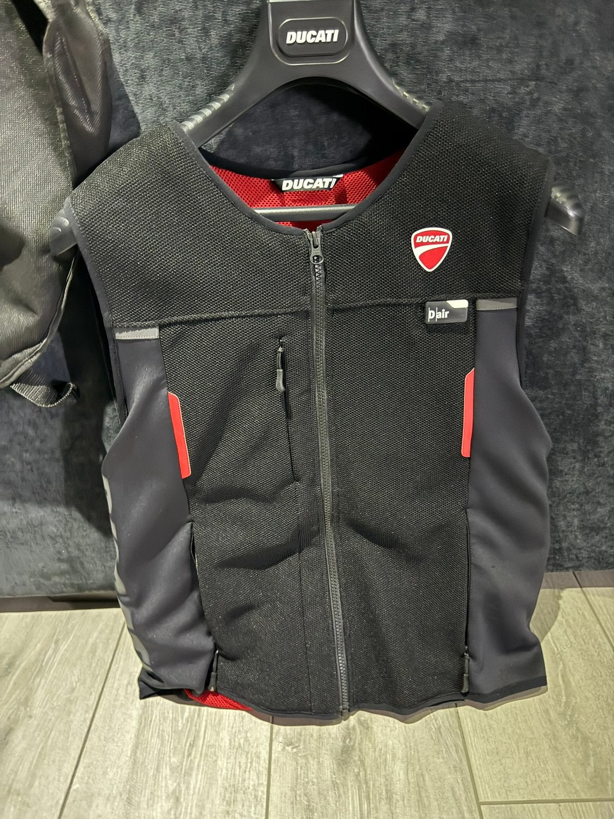 Ducati airbagvest, Ophalen