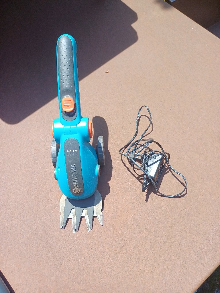 Gardena grasschaar op accu plus steel, Tuin en Terras, Grastrimmers, Zo goed als nieuw, Accu, Minder dan 10 cm, Ophalen