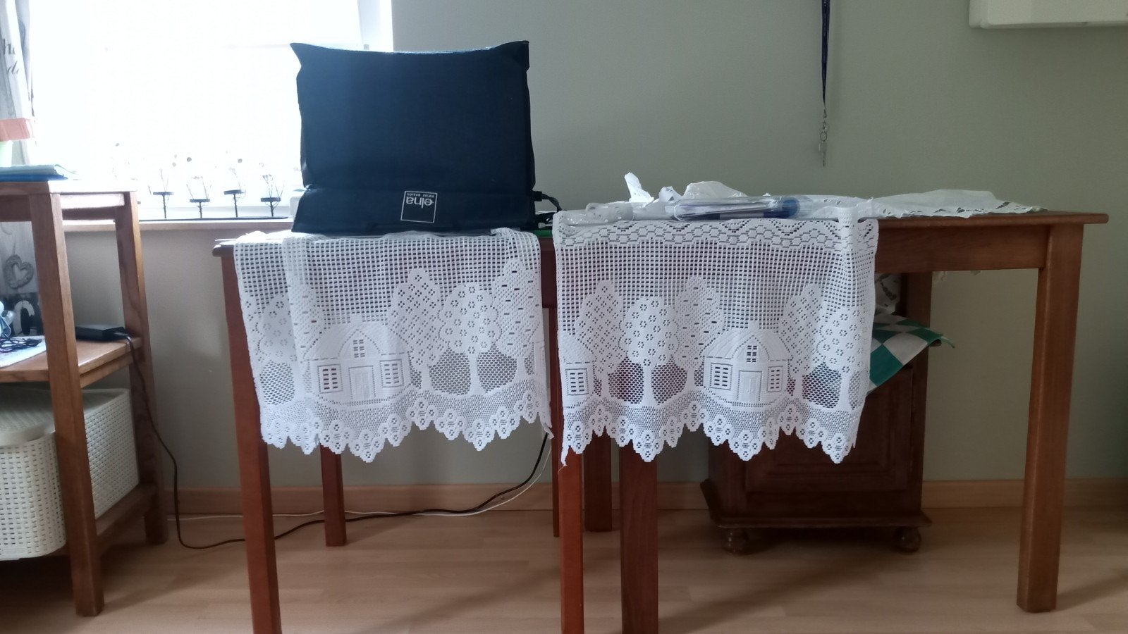 A v 2 brise vue blanc fantaisie haut 47cm long 61cm 2 x5€, Maison & Meubles, Enlèvement ou Envoi, Moins de 100 cm, Fermette, Comme neuf