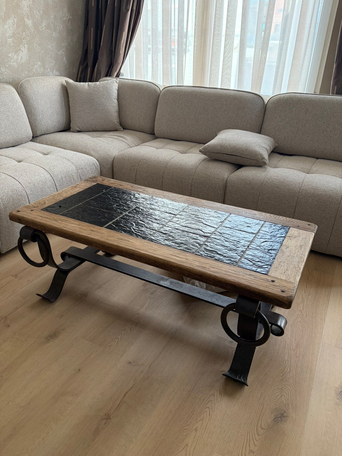 Table basse vintage industrielle – bois, métal noir, Maison & Meubles, 100 à 150 cm, Enlèvement, Utilisé, 50 à 100 cm