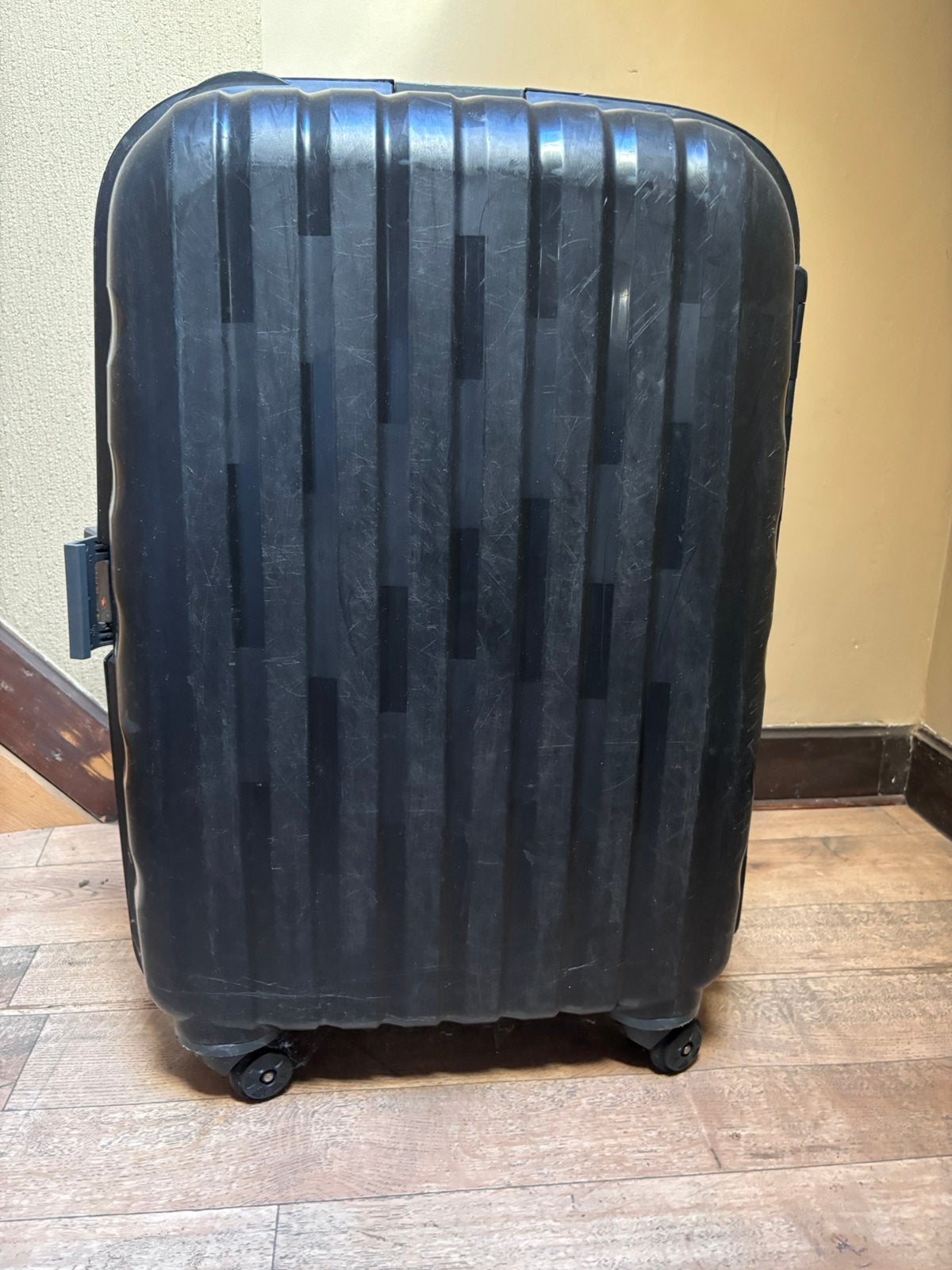 Reiskoffer 65cm, Hard kunststof, Zo goed als nieuw, Wieltjes, Ophalen