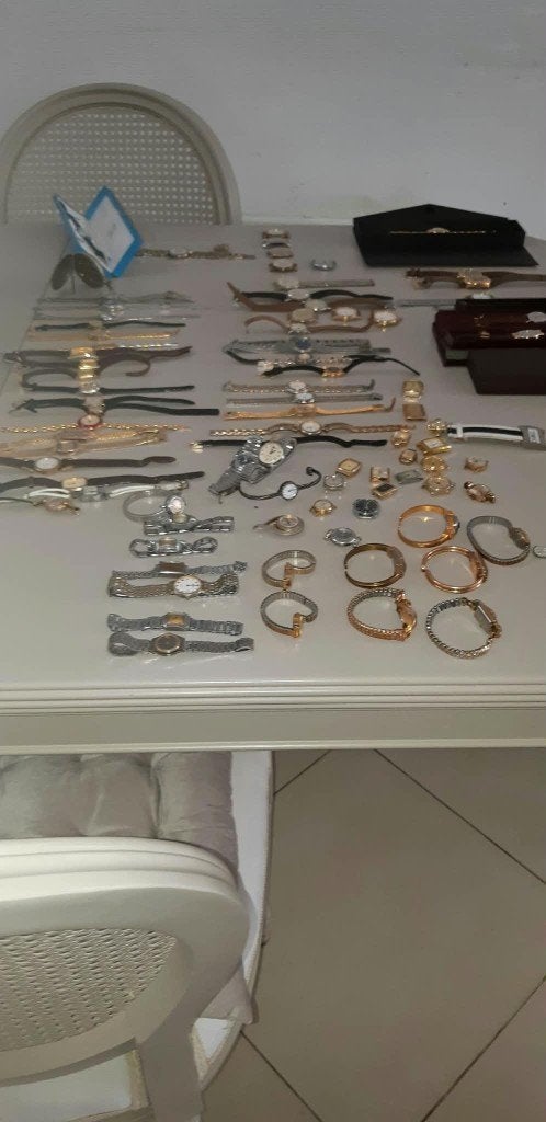 100 montres a vendre de marques, Montre-bracelet, Autres marques, Acier, Enlèvement