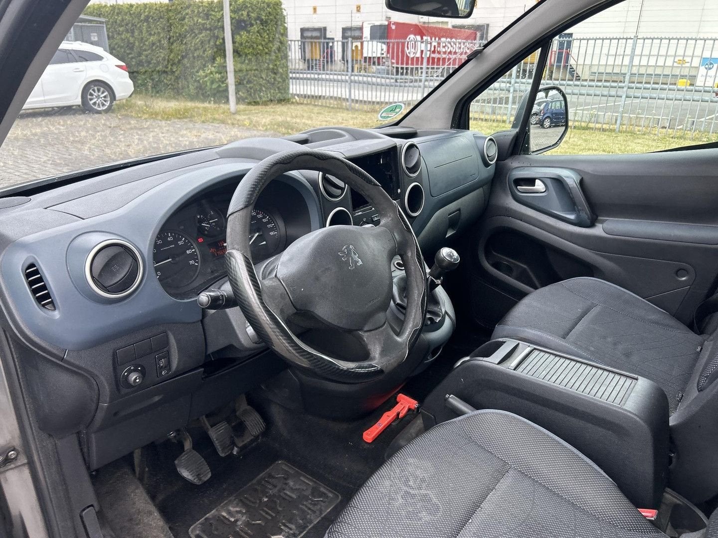 Peugeot Partner Tepee 1.6 HDiF XT | Airco | Cruise | Trekhaa, Monovolume, Elektrische ramen, Te koop, 147 g/km