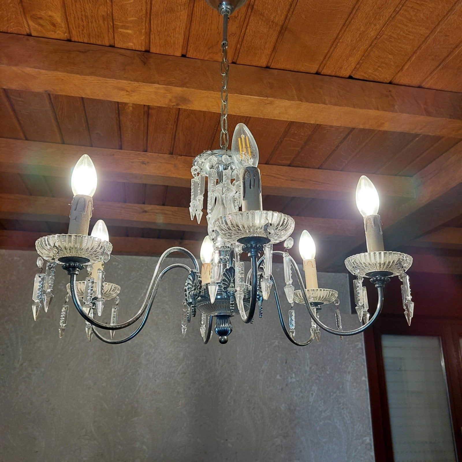 Lustre en cristal, Enlèvement