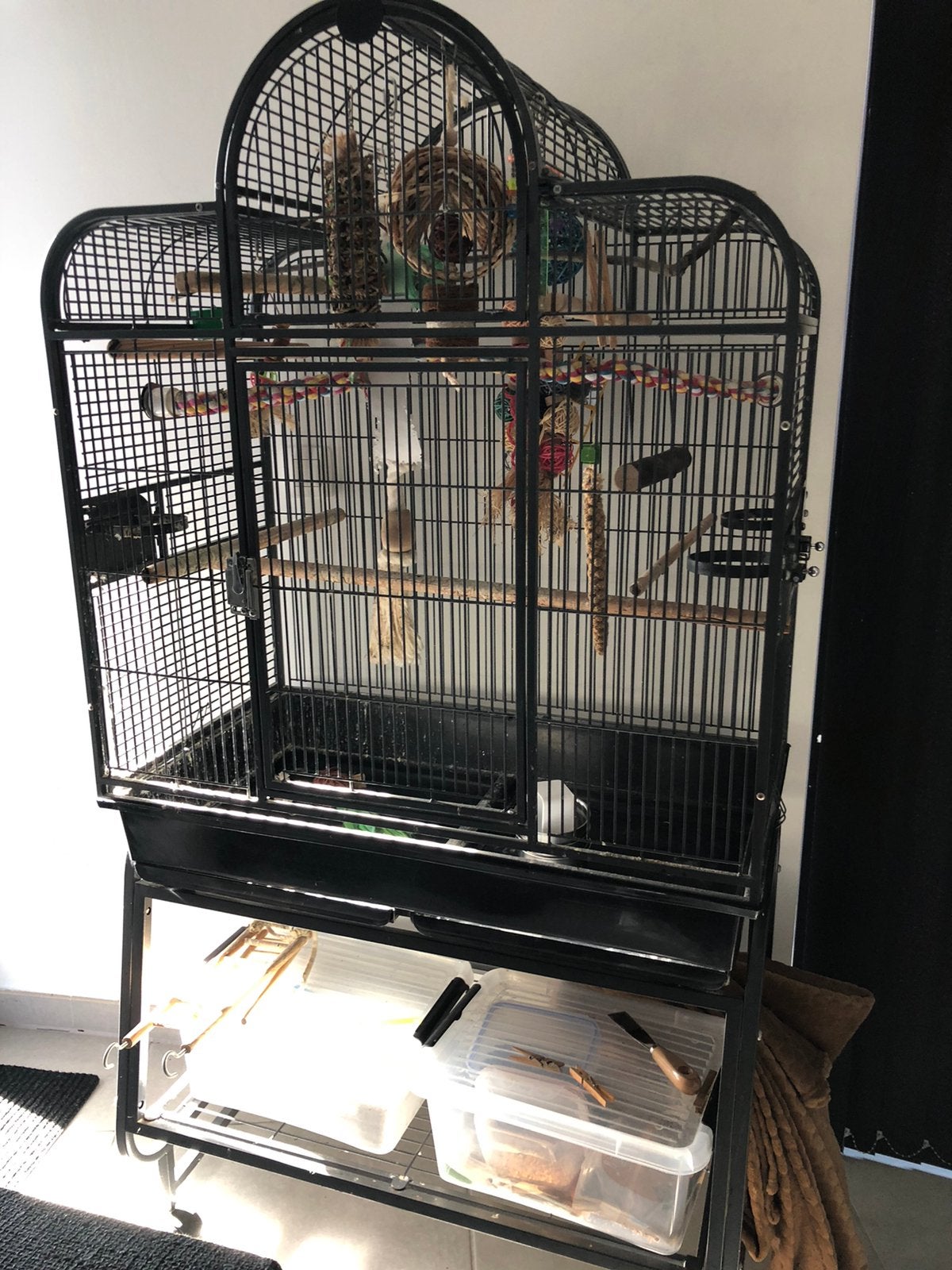 Vogelhok. Kleur zwart op staander .kleur zwart + metaal, Dieren en Toebehoren, Ophalen, Nieuw, Metaal, Vogelkooi