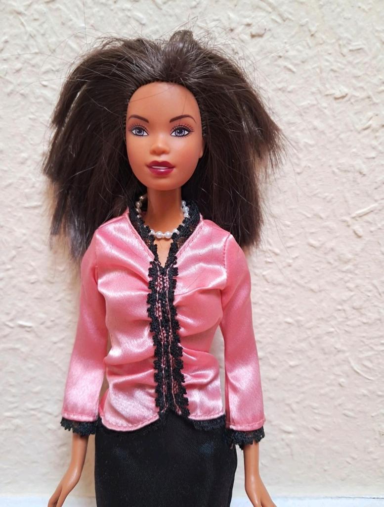 Vintage brunette Barbie van Afro-Amerikaanse klasse, Kinderen en Baby's, Speelgoed | Poppen, Ophalen of Verzenden, Gebruikt, Barbie