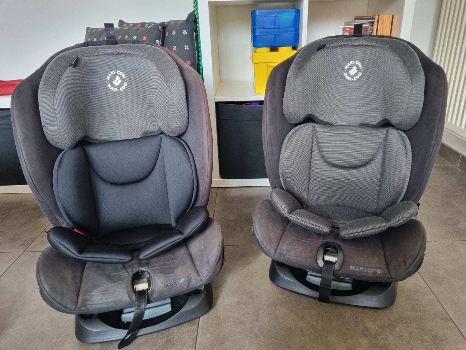 2 Maxi-Cosi Titan autostoelen, Ophalen, Autogordel of Isofix, Gebruikt, Verstelbare rugleuning