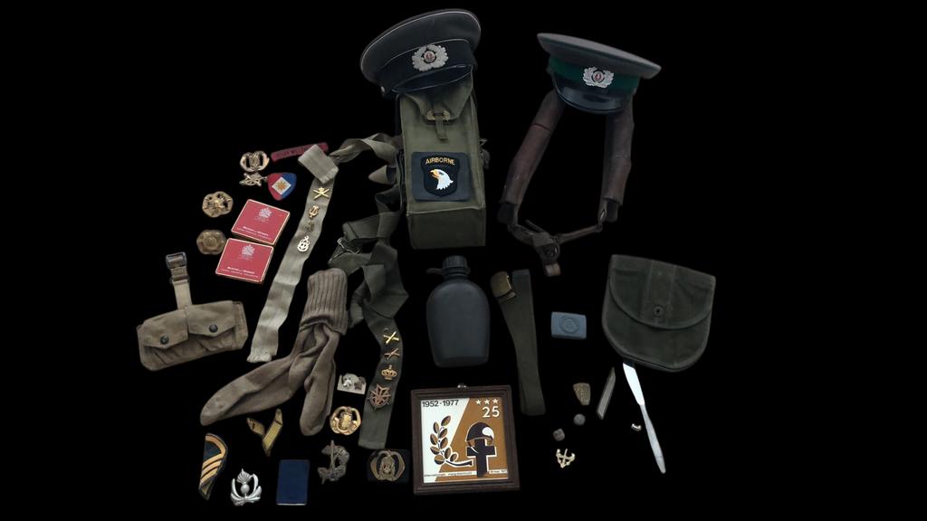 Groot lot militaria, Verzamelen, Ophalen of Verzenden