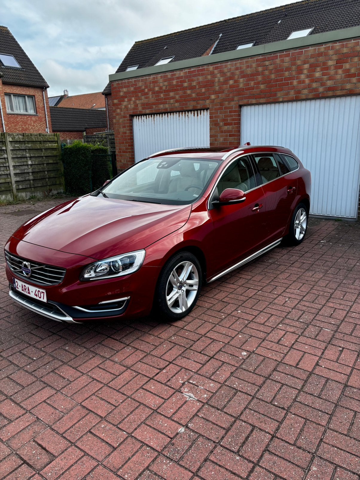 Volvo V60 2.0 T3 Summum, Auto's, Volvo, Voorwielaandrijving, Dealer onderhouden, 4 cilinders, Leder