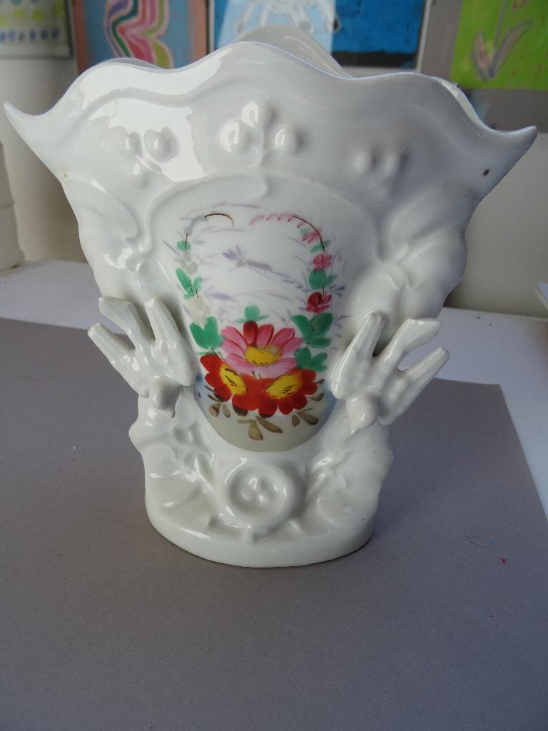 Witte geëmailleerde porseleinen vaas uit +- 1900., Antiek en Kunst, Ophalen of Verzenden