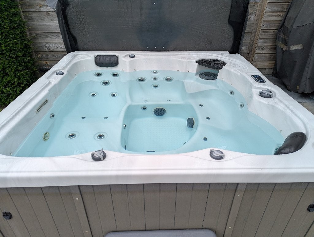 Jacuzzi 5 personen 2de hands, Tuin en Terras, Ophalen, Gebruikt, Trap, Vast