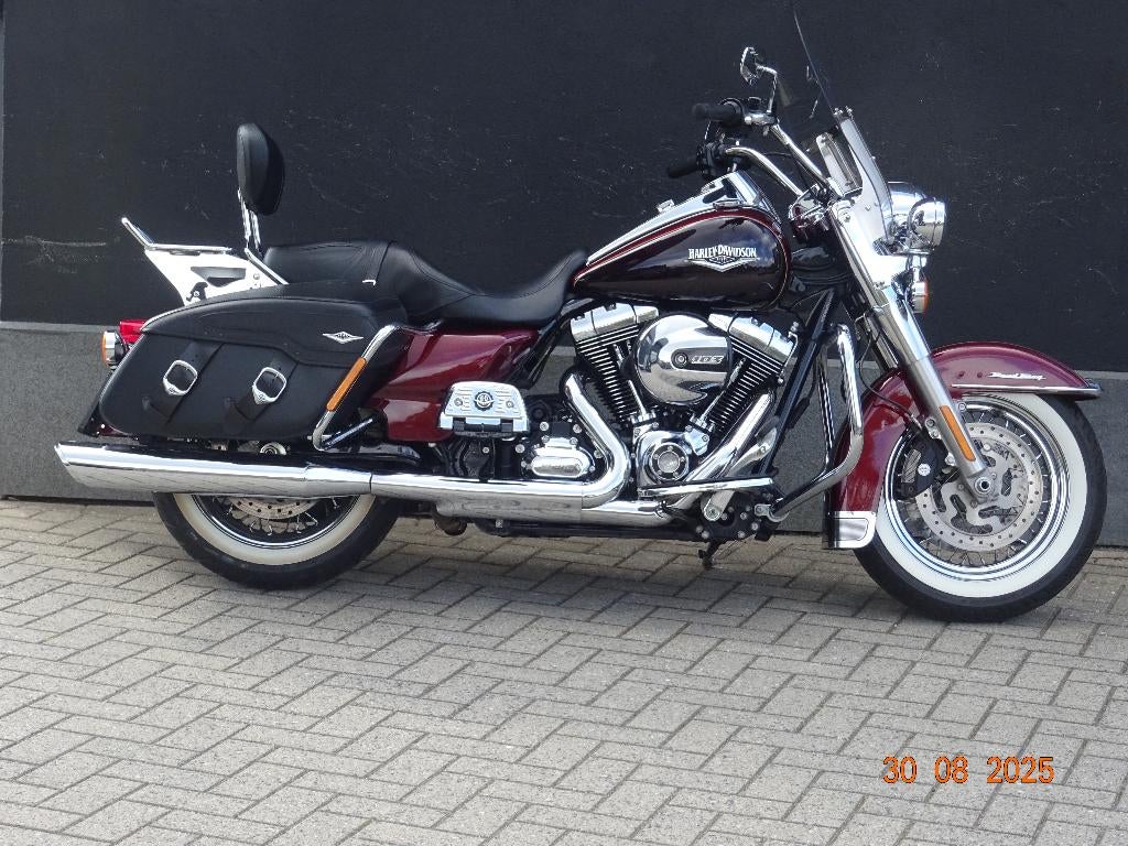 Harley Davidson Road King Classic '2015, 2 cilinders, 1690 cc, Sportuitlaat, Motorrijbewijs A
