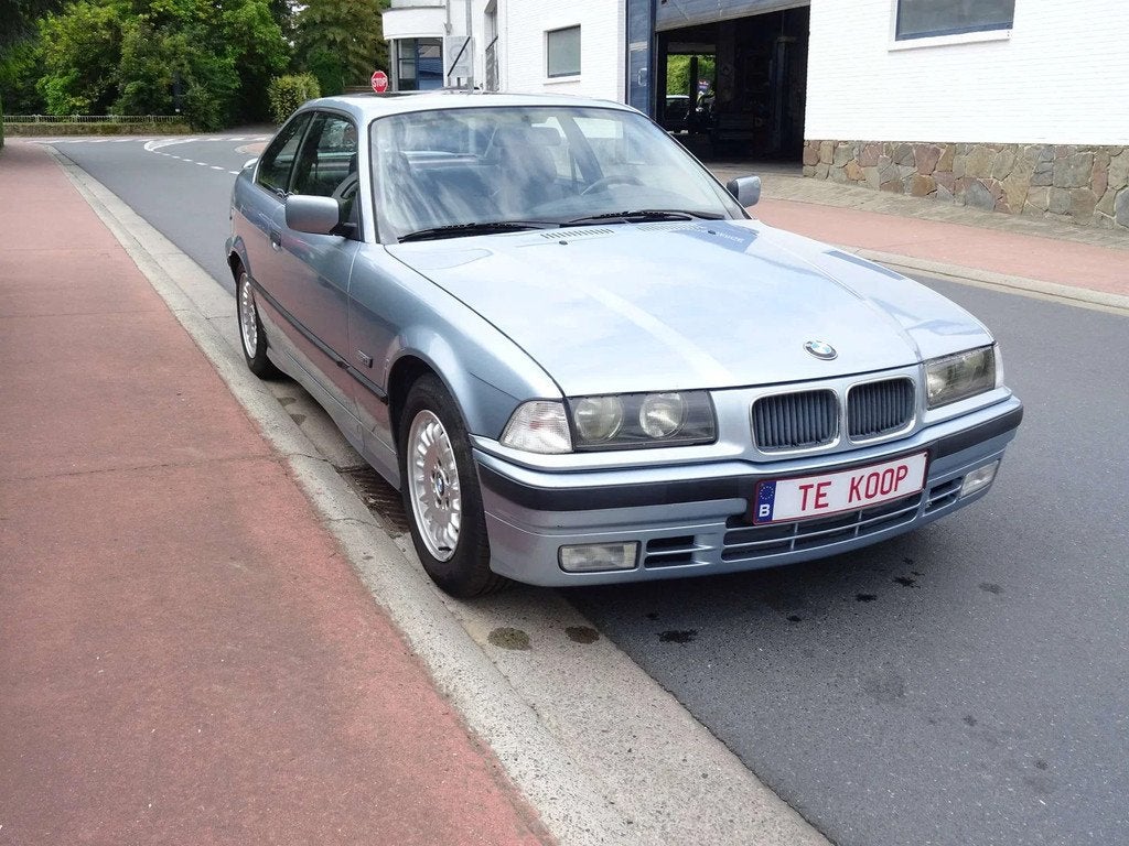 BMW 3 Serie 318 (bj 1992), Auto's, Zwart, Leder, Bedrijf, Handgeschakeld