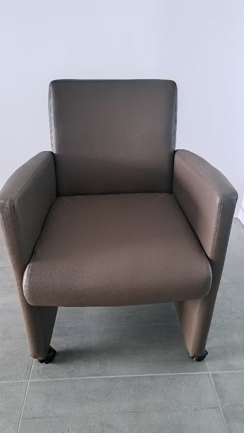 Stijlvolle Taupe Lederlook Fauteuil op Wieltjes. 6 stuks, Huis en Inrichting, Ophalen, Gebruikt, Leer, Vijf, Zes of meer stoelen
