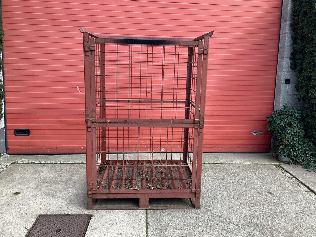 Draad container, Ophalen, Zo goed als nieuw