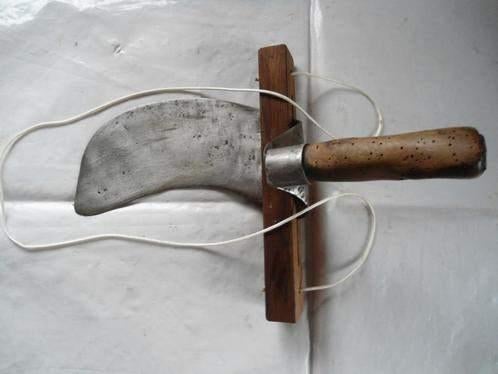 Retro kapmes, Ophalen