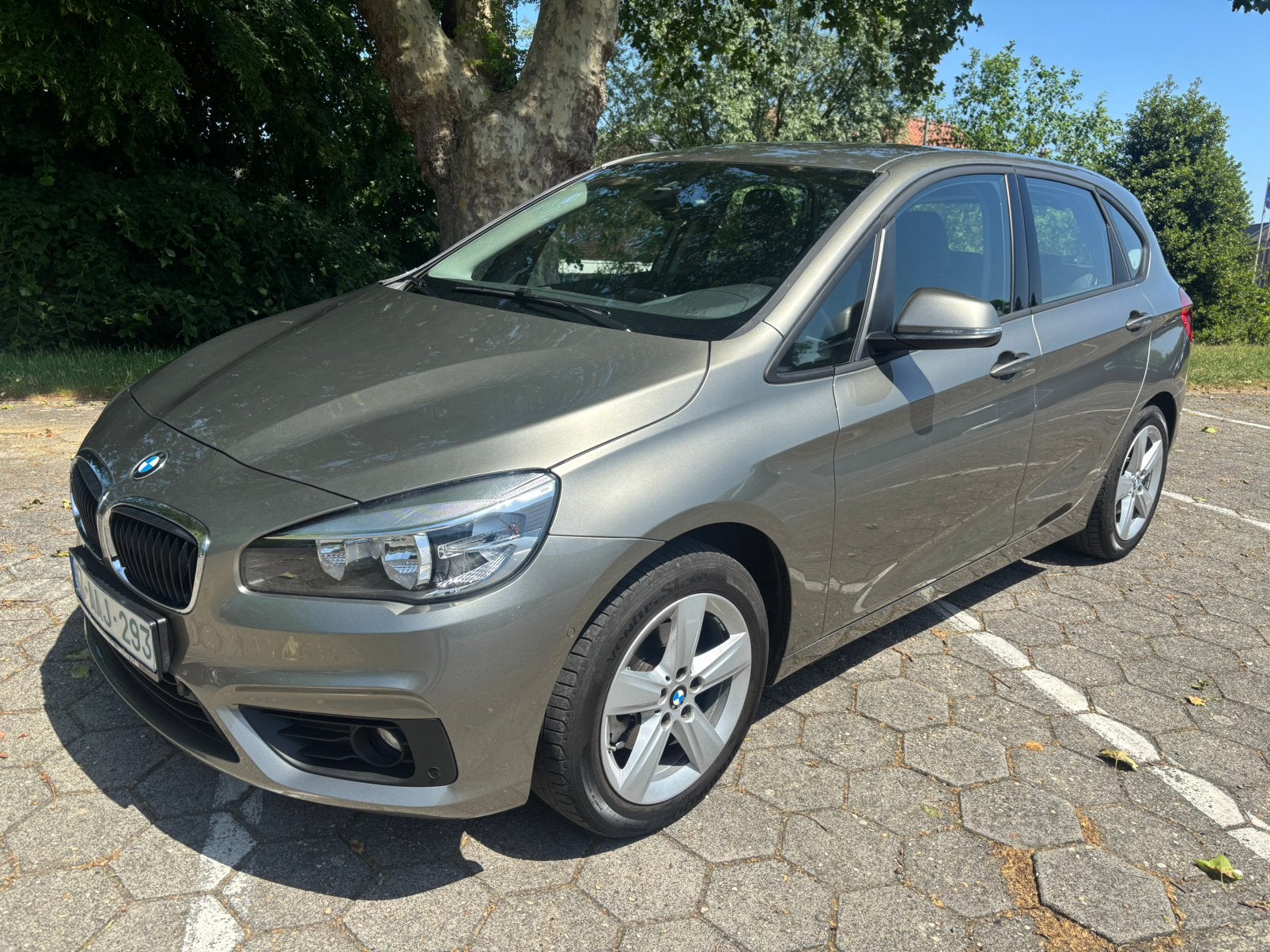 BMW 218 i Benzine 2018 met maar 17000 km en veel opties ., Auto's, Bedrijf, 3 cilinders, SUV of Terreinwagen, Zilver of Grijs