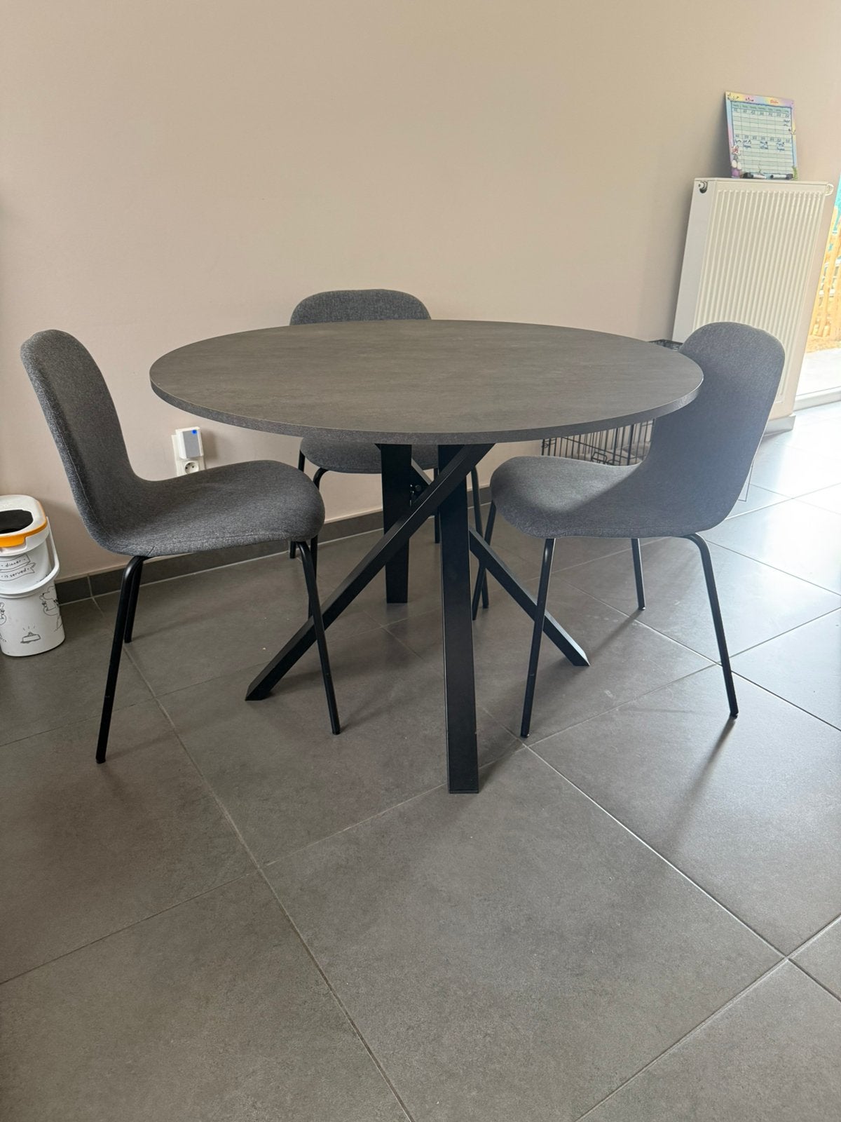 Ronde tafel + 4 stoelen, Huis en Inrichting, Ophalen, Zo goed als nieuw