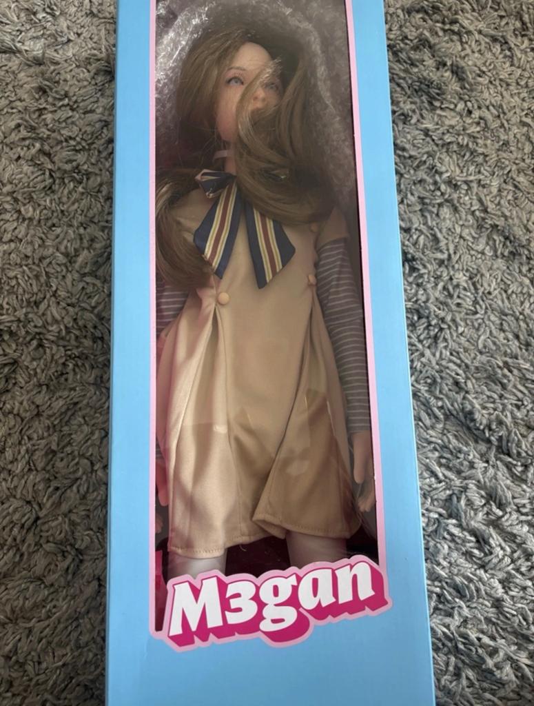 Originele pop van M3gan / Megan - ca 60 cm - Spencer‘s, Collections, Enlèvement ou Envoi, Comme neuf