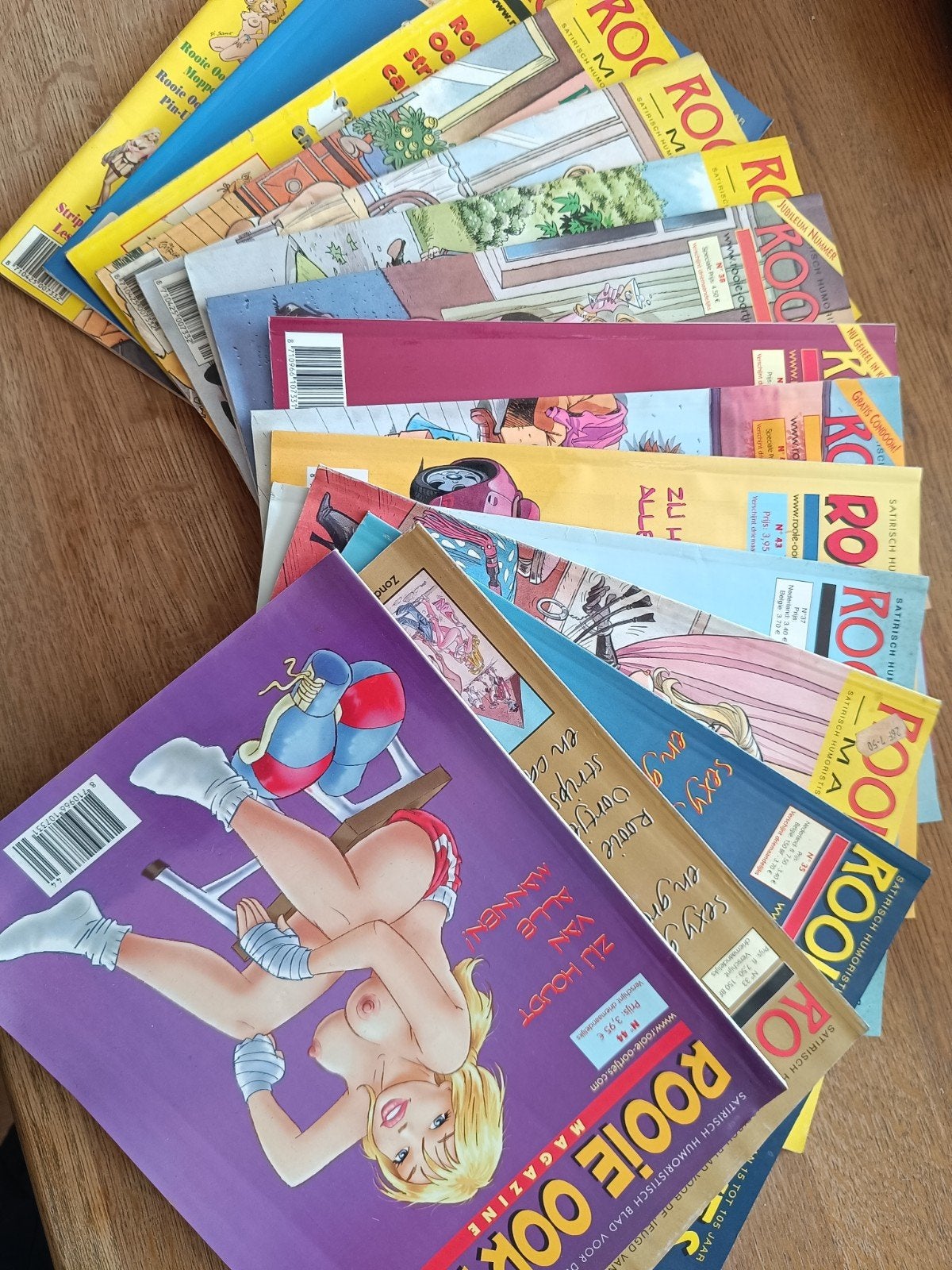 Rooie oortjes magazines, Ophalen of Verzenden