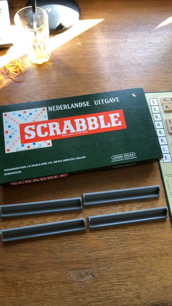 Scrabble met houten blokjes, Hobby en Vrije tijd, Gezelschapsspellen | Overige, Drie of vier spelers, Ophalen, Gebruikt