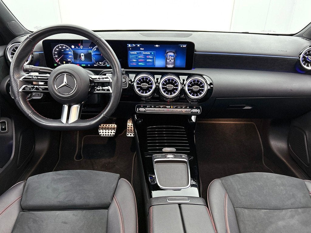 Mercedes-Benz A-Klasse 250 e Berline AMG Line | Panoramisch, Autos, 4 portes, 1300 cm³, Automatique, 1600 kg