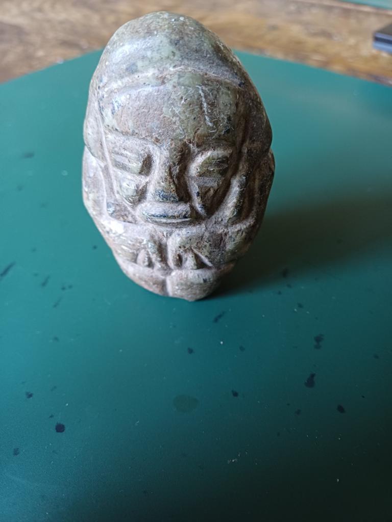 Oeroud beeldje, Antiek en Kunst, Kunst | Beelden en Houtsnijwerken, Minder dan 20 cm, Ophalen of Verzenden, Steen of Keramiek