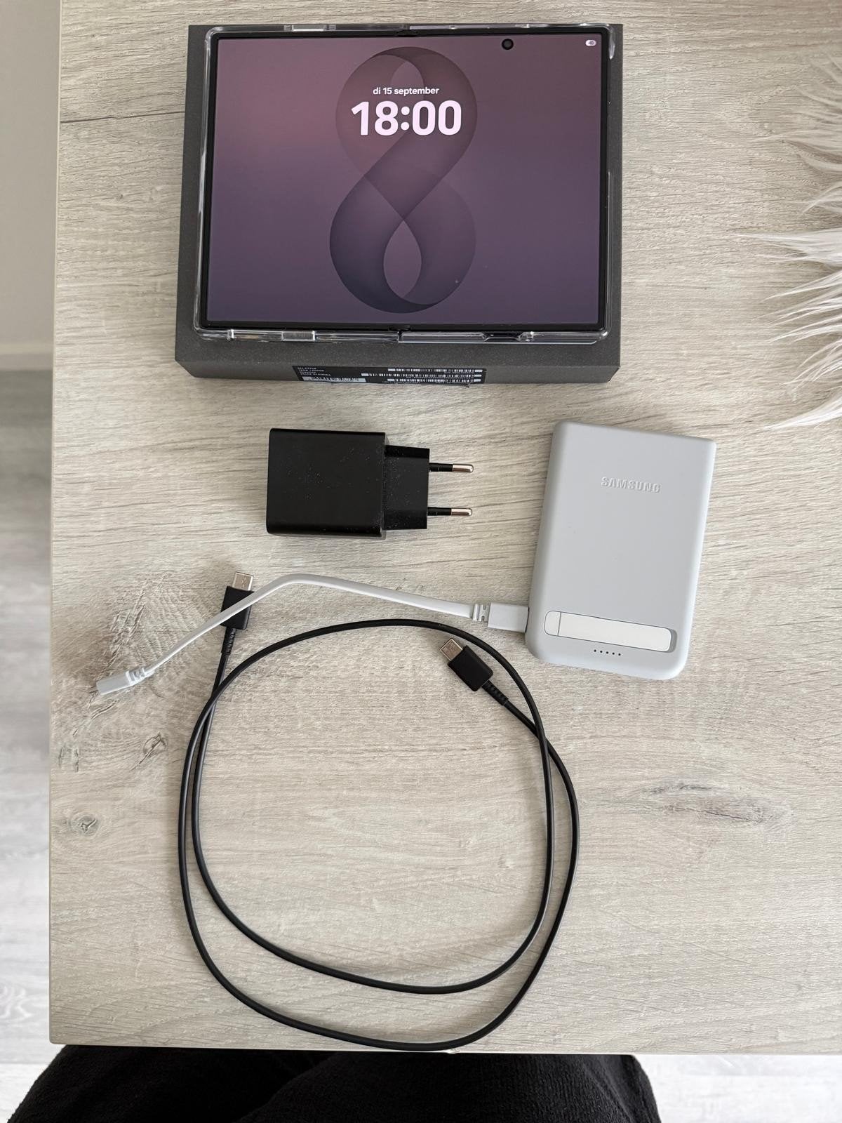 Samsung Galaxy Z Fold 8 – 256GB – Grafiet – Nieuwstaat, 10 mégapixels ou plus, Comme neuf, Enlèvement, Écran tactile