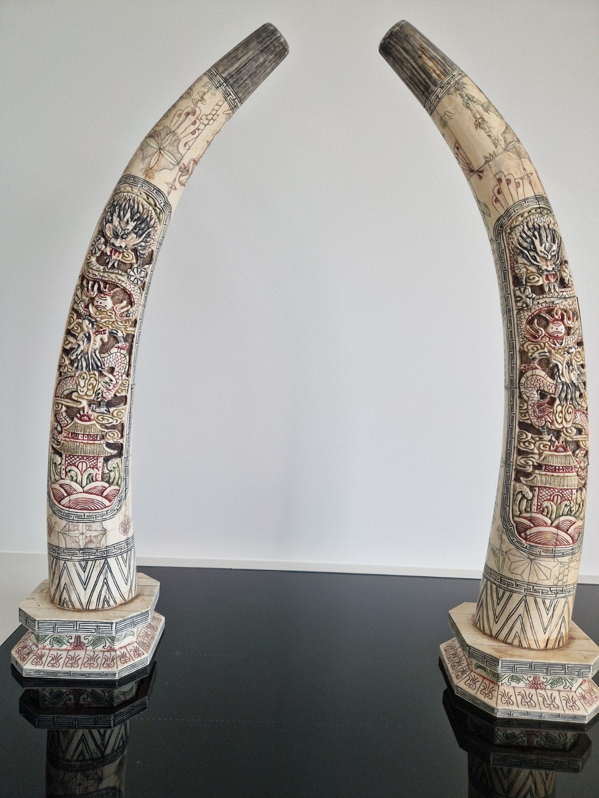 Set decoratieve Chinese slagtanden uit been gesneden. 64 cm, Antiek en Kunst, Ophalen of Verzenden, Gesneden