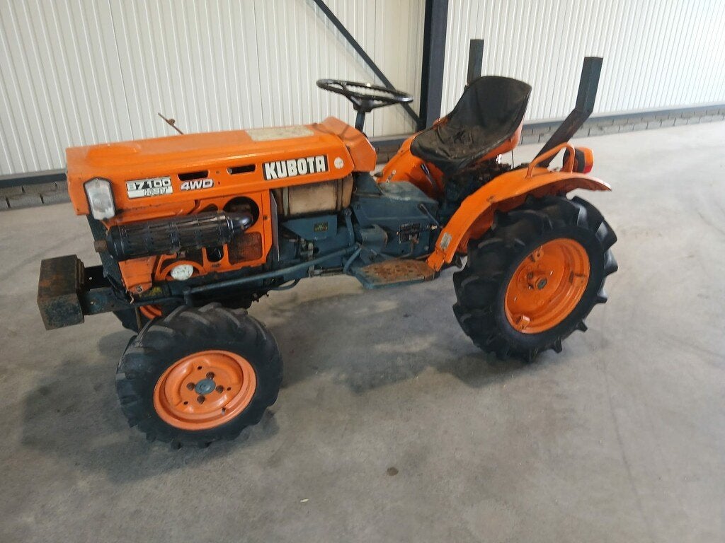 Kubota B7100 HST, Kubota Hol, Kbt_g.eu_market_surveillance@kubota.com, Hoofdweg Oostzijde 1264
2153 LR  Nieuw-Vennep, NL, Autres types