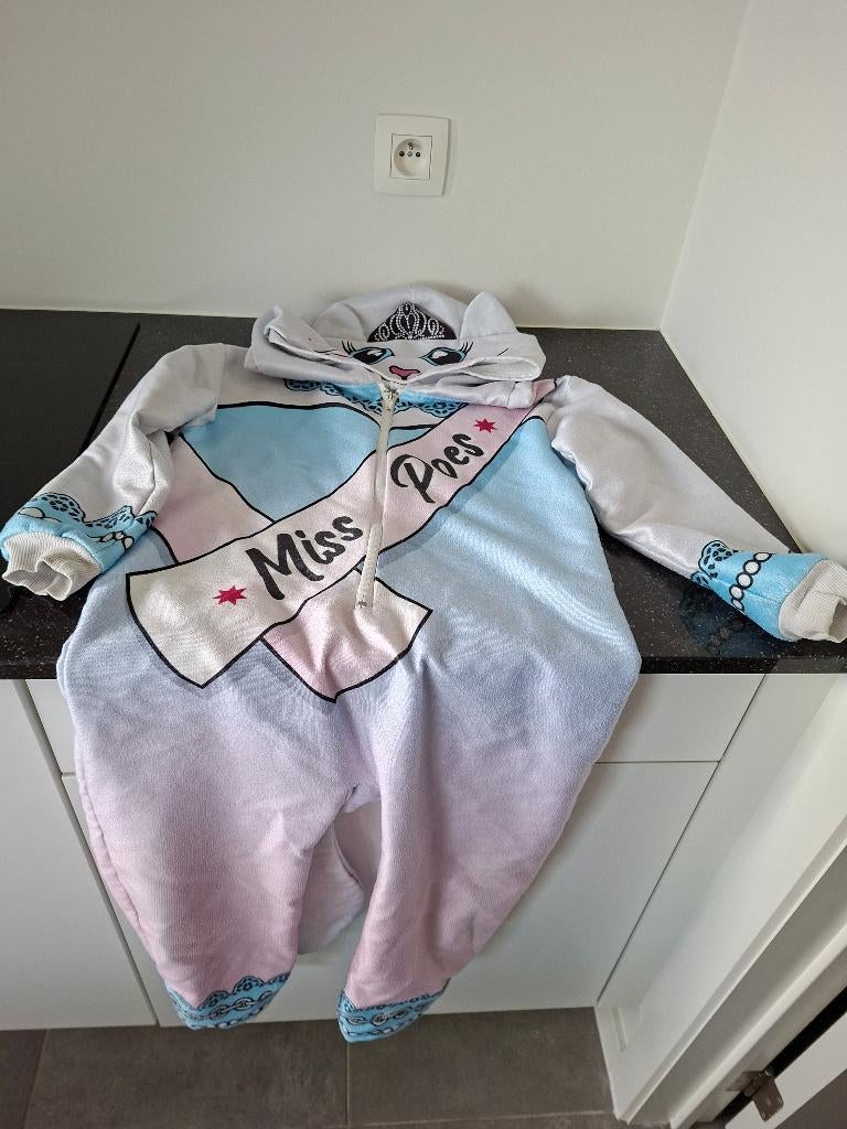 Onesie van miss poes, Ophalen, Zo goed als nieuw, Maat 128