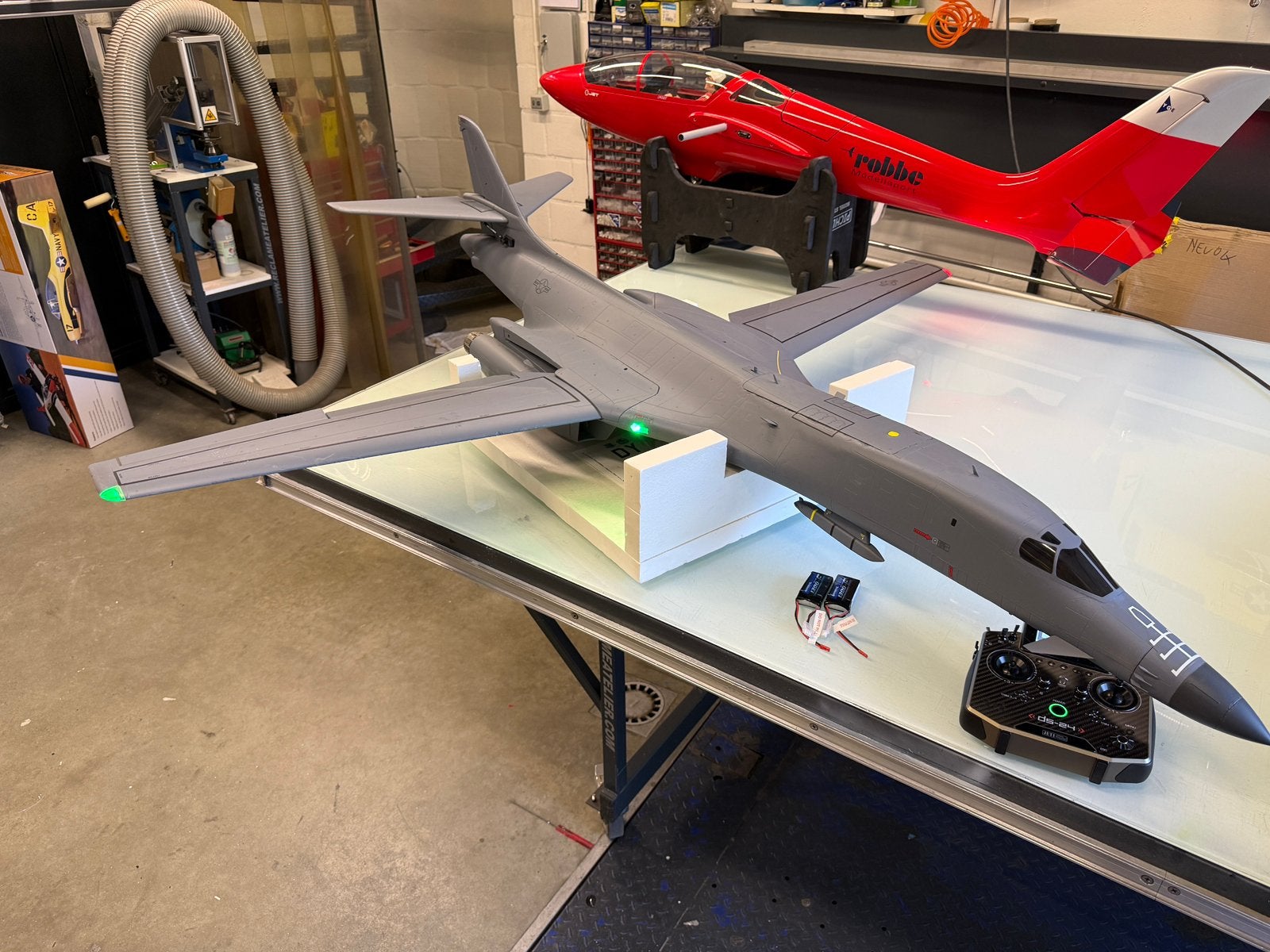 B1 Lancer X-Fly met afterburners, Hobby en Vrije tijd, Modelbouw | Radiografisch | Vliegtuigen, Ophalen, Gebruikt