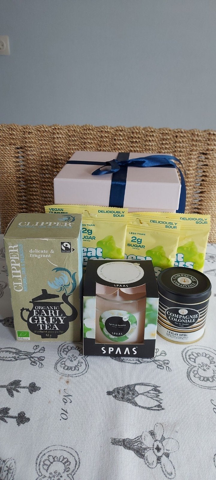 Nieuwe geschenkdoos: kaars Spaas, 2x thee, 3x snoepbeertjes, Ophalen of Verzenden