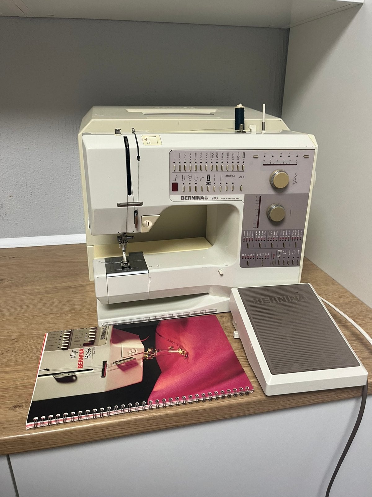 Bernina 1230 Naaimachine Uitstekende Staat, Hobby en Vrije tijd, Naaimachines en Toebehoren, Zo goed als nieuw, Naaimachine, Bernina