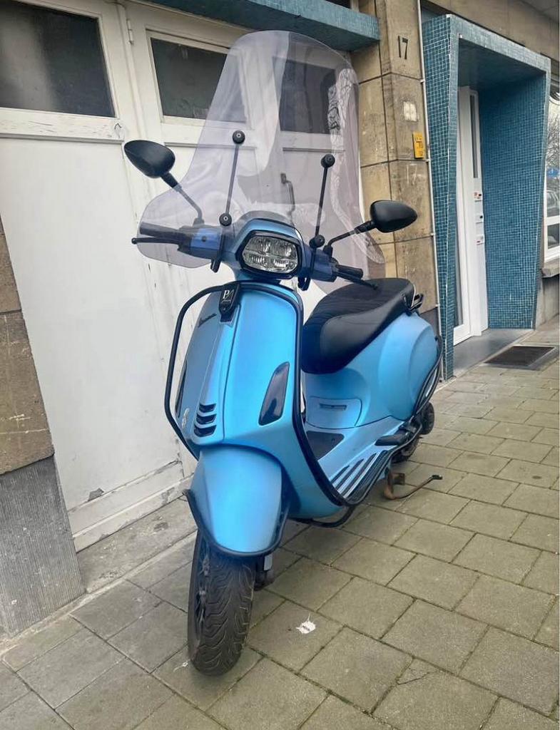 Vespa Sprint 2024 Euro 5, Fietsen en Brommers, Ophalen, Zo goed als nieuw