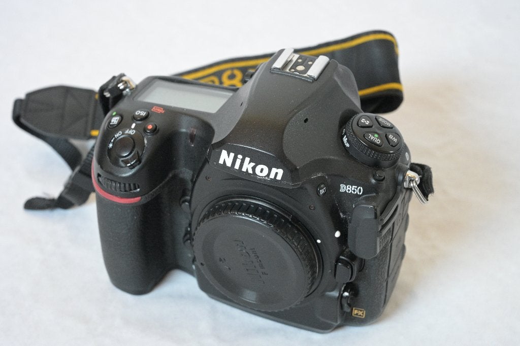 Nikon D850, TV, Hi-fi & Vidéo, Sans zoom optique, Chargeur, Écran tactile, Utilisé