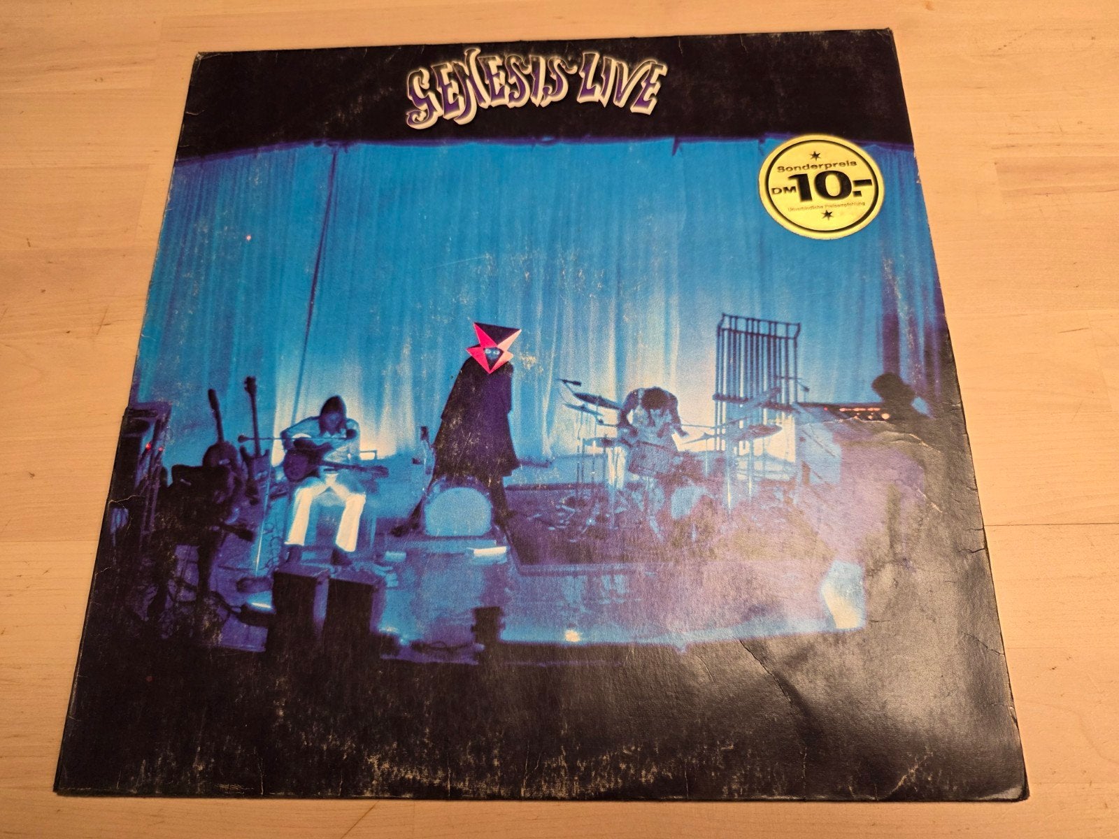 33T. Genesis Live 1973, Enlèvement
