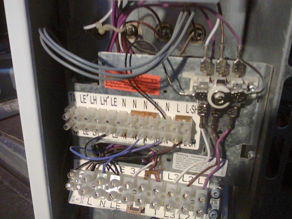 AEG RÉPARE LES ACCUMULATEURS, 800 watts ou plus, Enlèvement ou Envoi, Comme neuf, Haut rendement (HR)