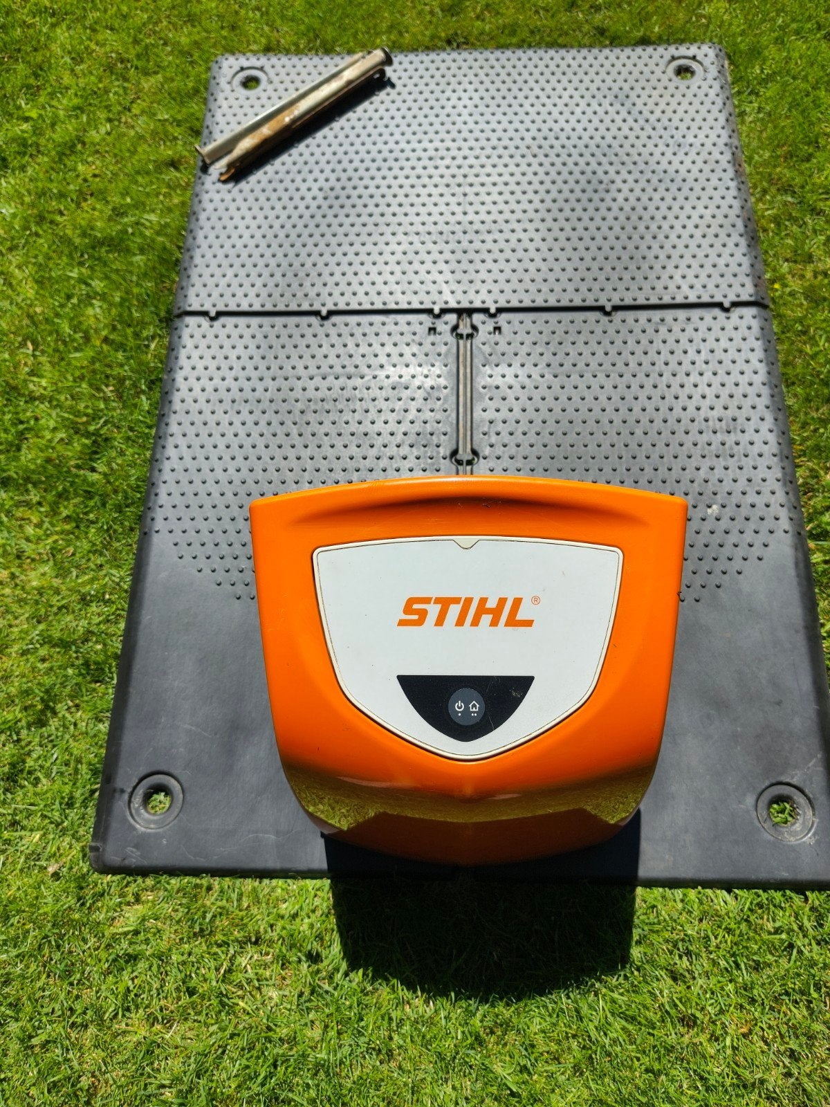tondeuse à gazon robotisée Marques Sthil, Jardin & Terrasse, Tondeuses robotisées, Stihl, 20 à 25 cm, Avec capteur de pluie, Enlèvement